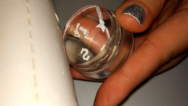 Стемпинг - дизайн с Lesly и Sally Hansen | Чёрно - белый маникюр смотреть онлайн