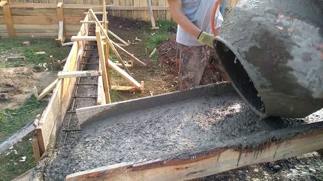 Заливка фундамента. Гараж 5*10 смотреть онлайн