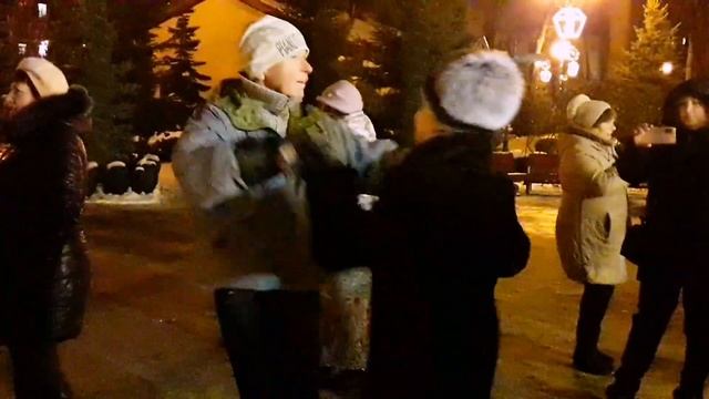 Мне вчера приснилось - ты в меня влюбилась!!!Танцы в парке Горького!!!Харьков 2021 смотреть онлайн