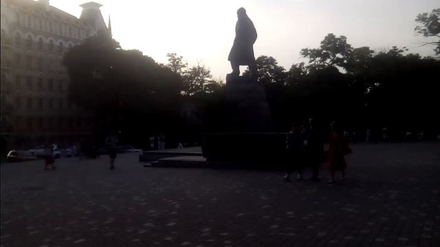 Красивые скамейки в парке Шевченко / Beautiful benches in Shevchenko park смотреть онлайн