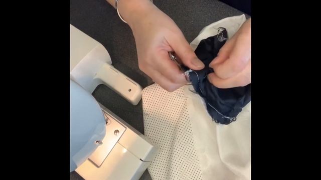 Как легко укоротить рукава женского пиджака с подкладкой. смотреть онлайн