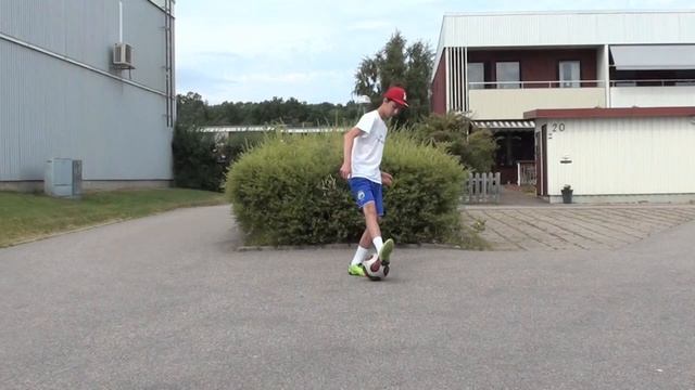 Freestyle football: back heel flick up (Maradona flick up + heel kick) soccer skill/trick tutorial смотреть онлайн