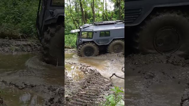 Разворот на месте на гибридном вездеходе БРО смотреть онлайн