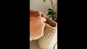 Как ввязать ручки из бамбука в сумку из шнура//Janna Juk