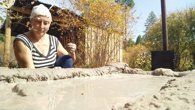 8 сентября 2022 г. Продолжаю делать печь из глины. смотреть онлайн