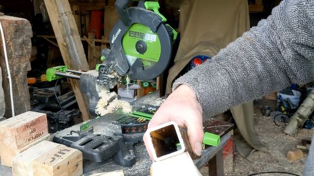 Evolution F255SMS Mitre Saw - Cutting wood смотреть онлайн
