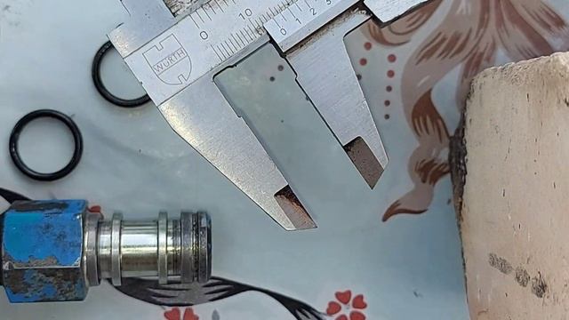 Тадано Tadano течь кронштейна датчика нагрузки, датчика лебёдки. Замена манжет. смотреть онлайн