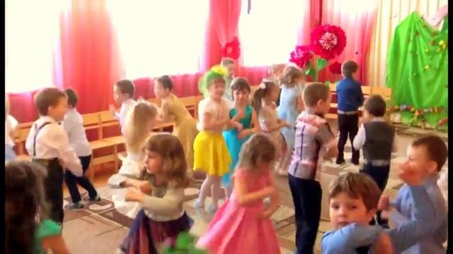 Весёлый общий танец (замедление-убыстрение) "Колесики!" на любой праздник в детском саду смотреть онлайн