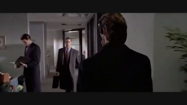 Патрик Бейтман идет под Комарово смотреть онлайн