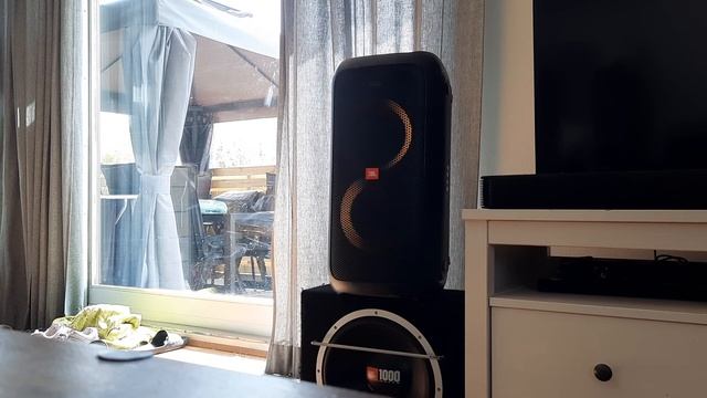 JBL PARTYBOX 100 BASS 50% смотреть онлайн