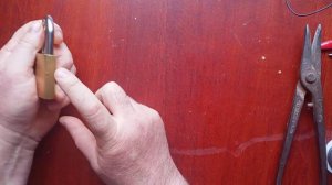 Как открыть навесной замок без ключа, если ключ потерян