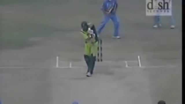 Inzamam out obstructing the field смотреть онлайн