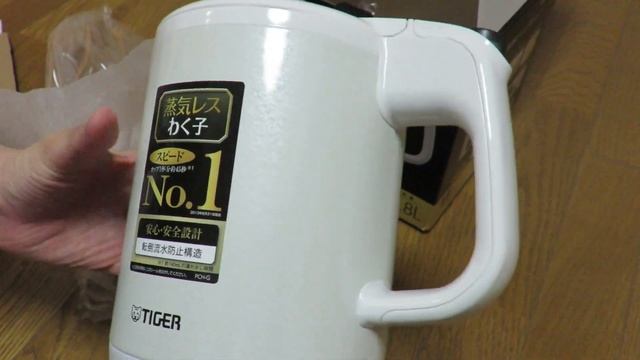 [タイガー] 電気ケトル わく子 ホワイト 800ml PCF-G080-W смотреть онлайн
