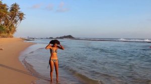 Anton Ishutin – Kick It Original Mix Music video.mp4