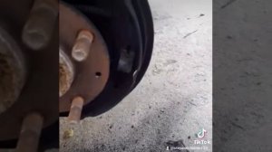 замена тормозных колодок на митсубиси кольт z 34 кузов . то еще мучение не советую едти на сто.