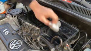 Замена воздушного фильтра на Фольксваген поло седан