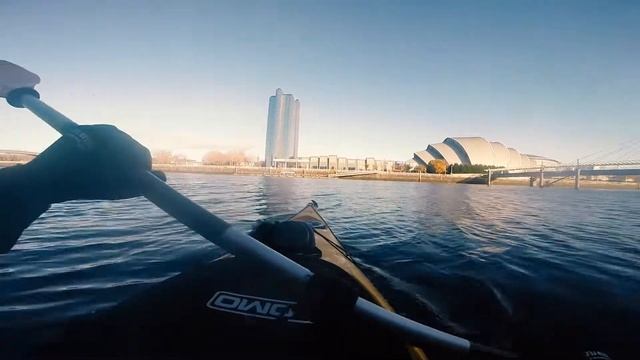 Kayaking the River Clyde in Glasgow City Centre смотреть онлайн