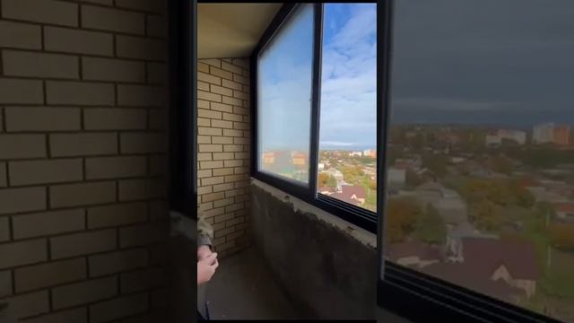 Остекление балкона двухрельсовой системой. Пример работы створок 4 в 1 смотреть онлайн