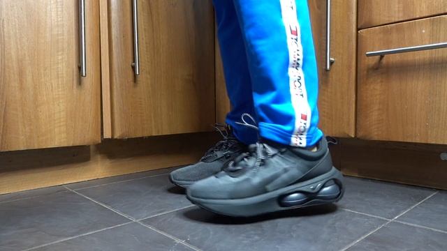 NIKE AIR MAX 2021 TRIPLE BLACK ON FOOT REVIEW смотреть онлайн