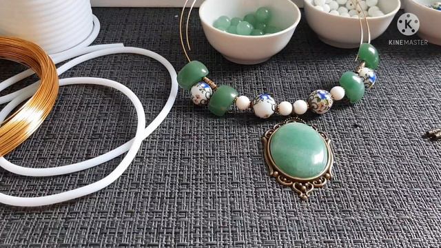 Украшение из керамических бусин. Какой вариант лучше? смотреть онлайн