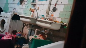 При детях алкаши бухают / безобразие