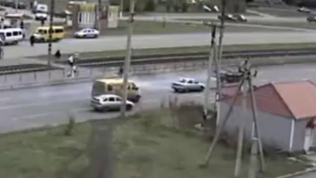 Автодорожный убийца пытается сбежать смотреть онлайн