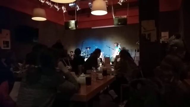 2.02.18 21ч20мин. Кафе Горох. ДР Басиста. Я только пришла. смотреть онлайн