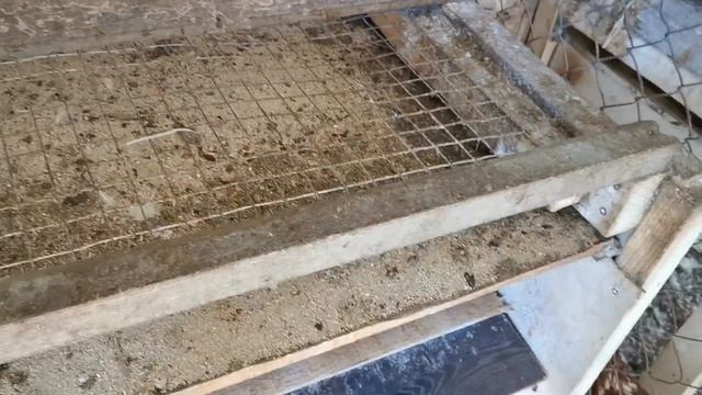 Как избавится от аммиачного запаха в курятнике? Есть хороший и дешёвый способ. смотреть онлайн