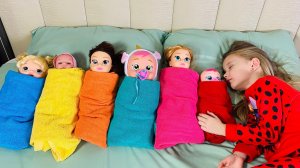 Песенка- что играешь с куклами, ты спящий братец Джони с Полиной