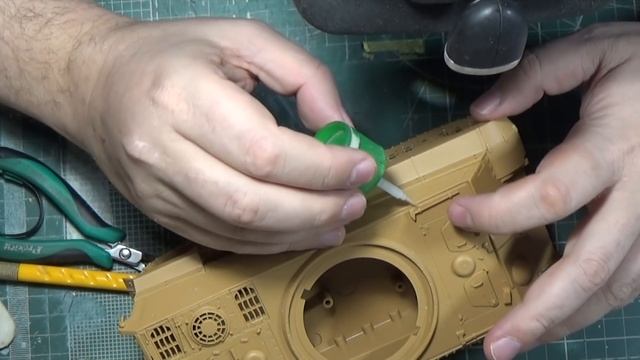 Королевские тигры в 35-ом масштабе. Tamiya vs Zvezda. Часть 3. Собираем корпус "Звезды" смотреть онлайн
