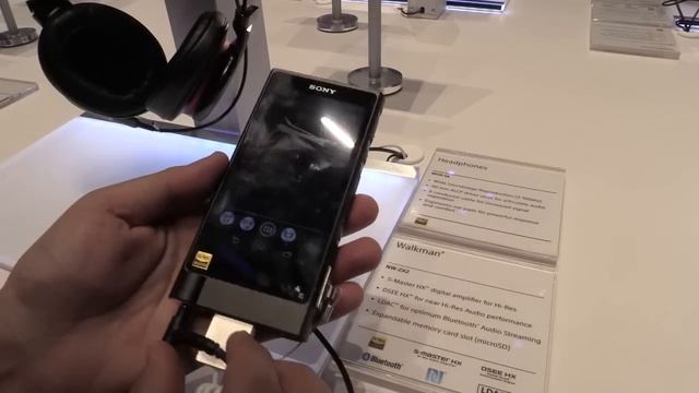 Sony Walkman NW ZX2 Hands On [English] смотреть онлайн