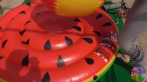 DA 044 Beach ball play on inflatable island