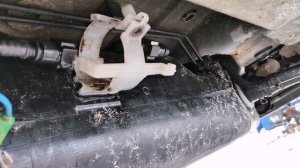 Джили Атлас замена топливного фильтра