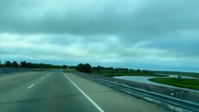 ? Поехали на ЗАВТРАК с аллигаторами ? БОЛТАЛКА Orlando Florida USA 09.04.2023 смотреть онлайн