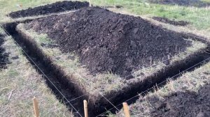 Фундамент под хозблок, лунки под забор