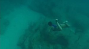 Под водой над морским дном