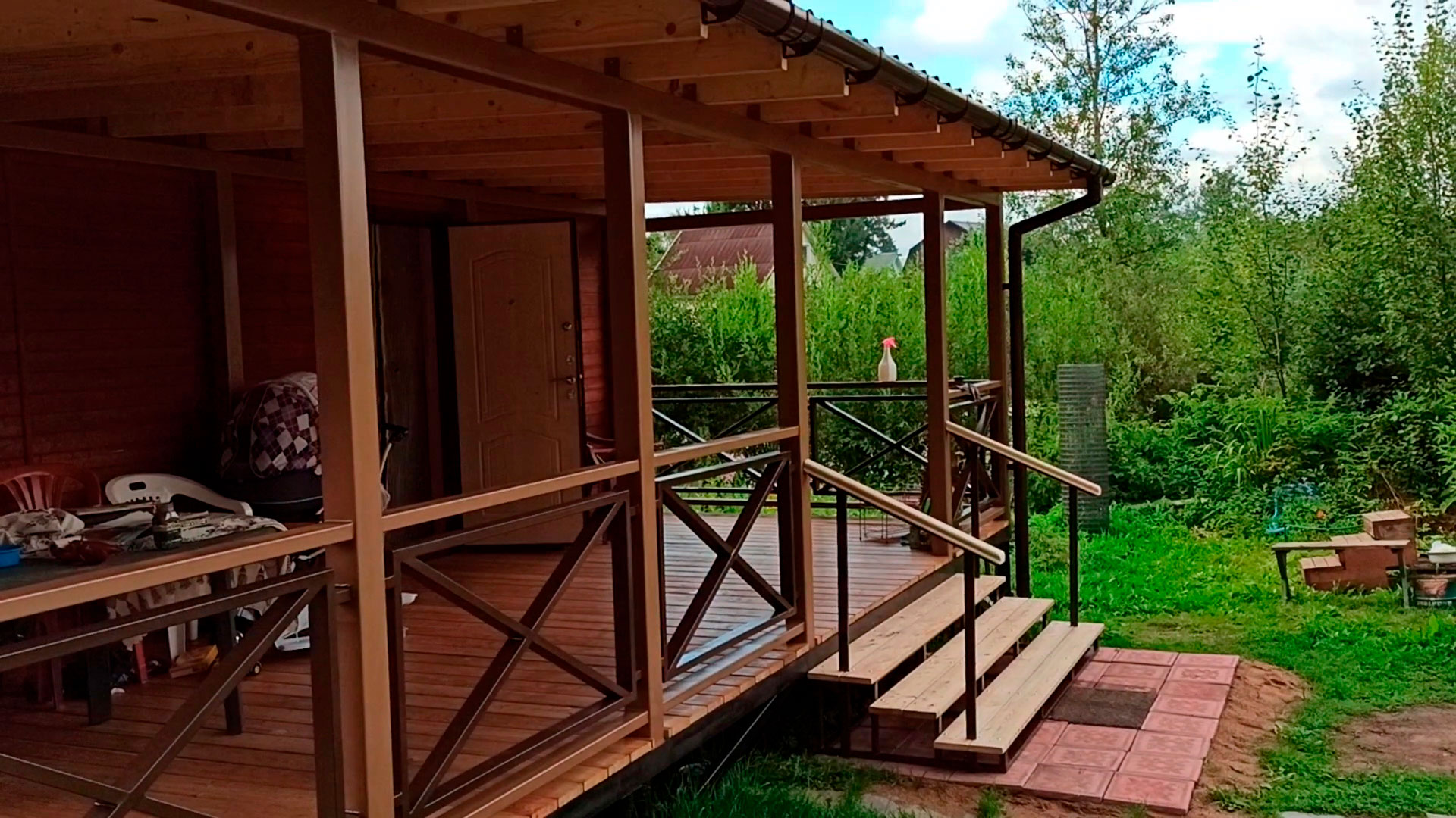 Веранда беседка на долгие годы из металла.