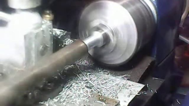 Точим хвостовик сверла под меньший диаметр смотреть онлайн