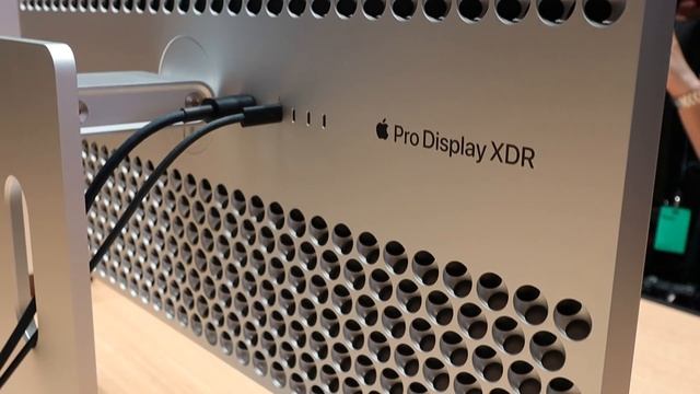 NEW $6,000 Apple Mac Pro “CHEESE GRATER” Hands-On Preview | 2019 смотреть онлайн