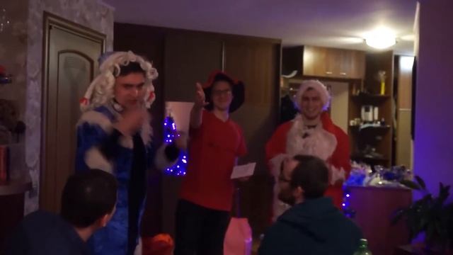 VLOG Перезалив: Новый год 2022 l Тайный Санта l Безбашенные подарки и День рождения друга смотреть онлайн
