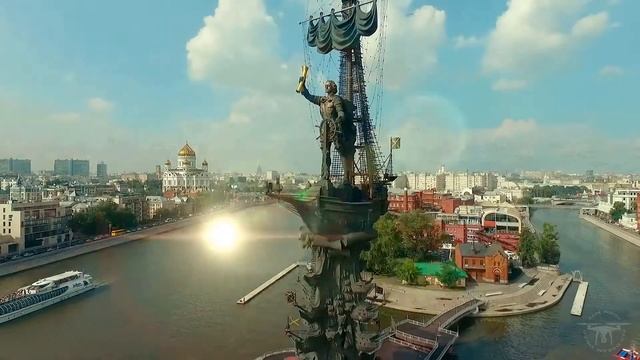 Памятник Петру I, Москва-река и прекрасный летний день смотреть онлайн
