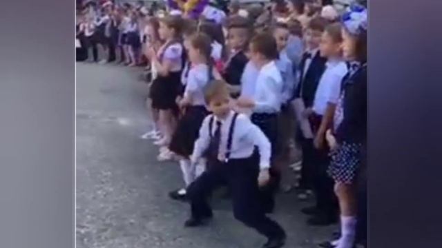 1 сентября ? Во всех школах ? #последнийзвонок #илон_маск #танец смотреть онлайн