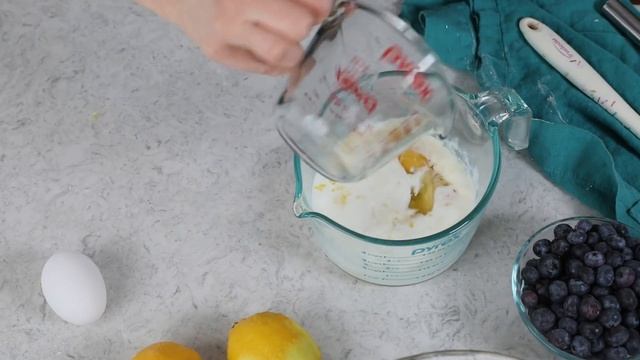 The Brightest and Freshest Lemon Blueberry Cake смотреть онлайн