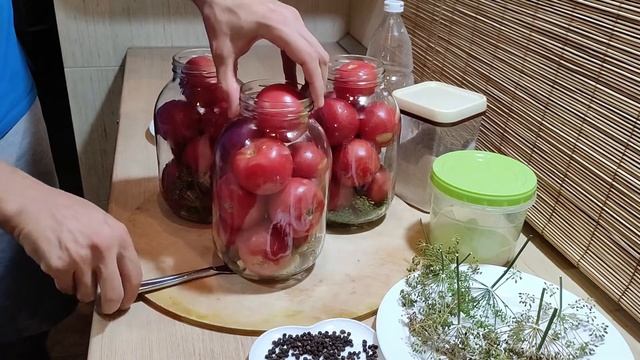 Томаты на зиму по САМОМУ ПРОСТОМУ рецепту. Минимум ингредиентов, а вкус потрясающий смотреть онлайн