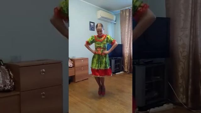 Придумываем танцевальную комбинацию народного танца. Настя Белая смотреть онлайн