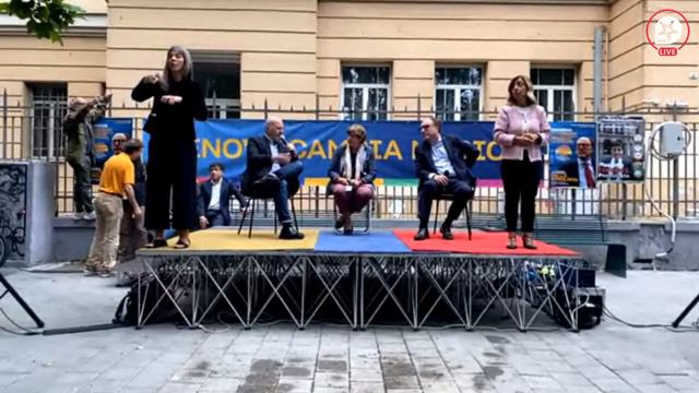 Stefano Bonaccini in piazza Galileo Ferraris смотреть онлайн