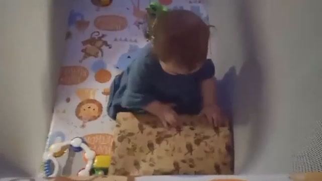 Дочка получила подарок на свой первый Новый Год смотреть онлайн