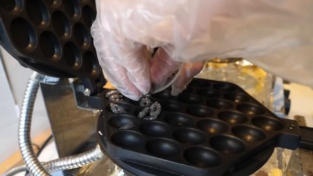 Oreo Whipped Cream Waffle - Korean Street Food / 오레오 에그와플