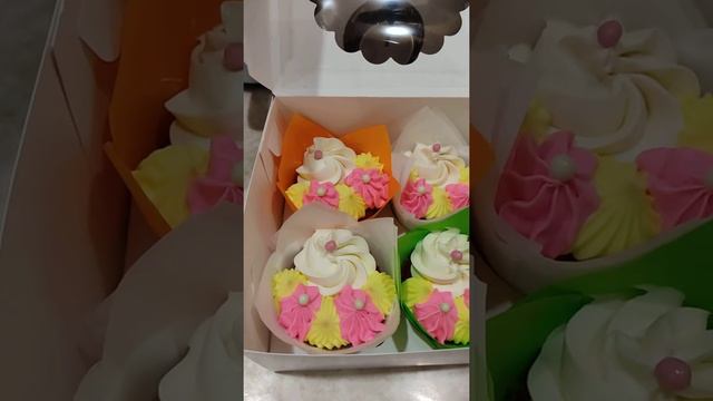 Капкейки Красный бархат! Очень весенние и вкусные! нежнейшие😊 смотреть онлайн