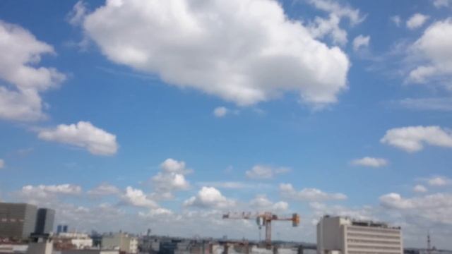 Une petite vue du ciel parisien... смотреть онлайн